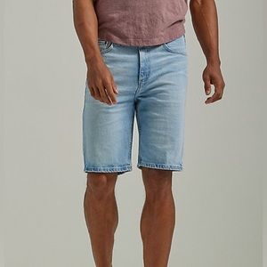 MEN'S WRANGLER® FIVE STAR PREMIUM 5-POCKET RELAXED DENIM SHORTS